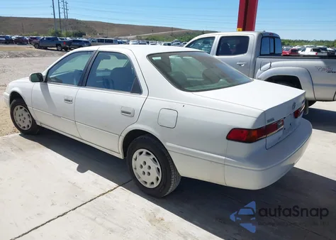 1999 Toyota Camry Le z USA, uszkodzony, nr VIN 4T1BG22K2XU421831